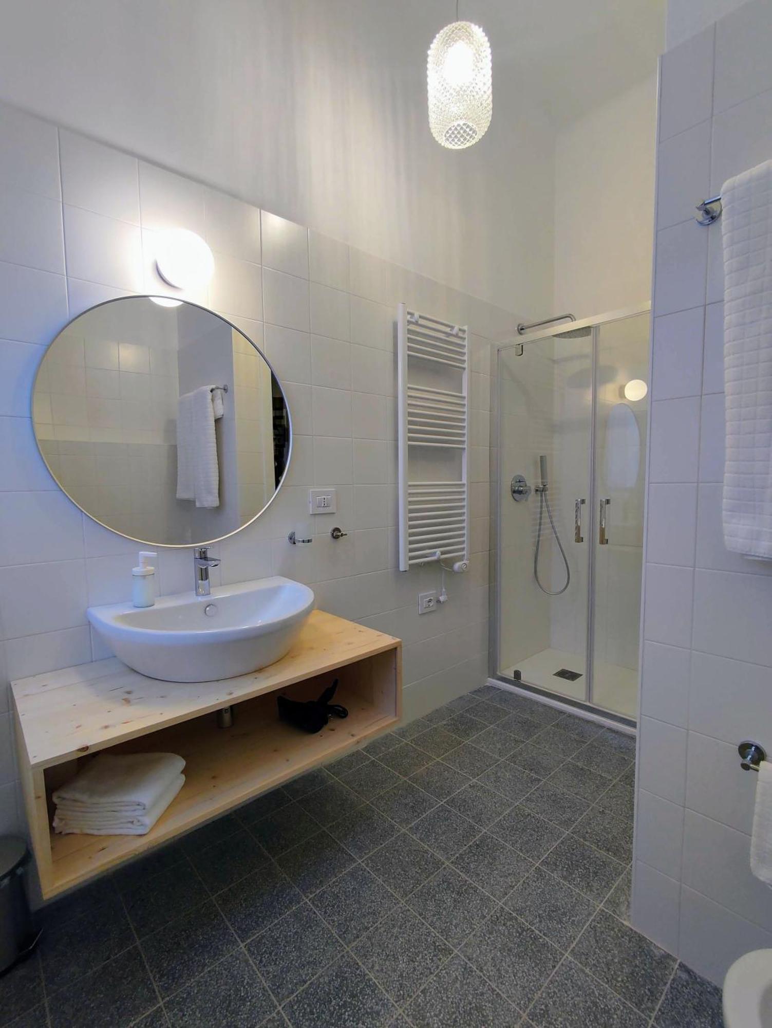 Lostabile Guesthouse & Coworking Bari Exteriör bild