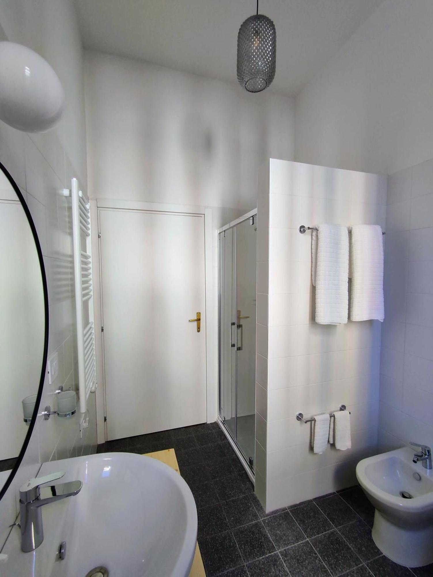 Lostabile Guesthouse & Coworking Bari Exteriör bild