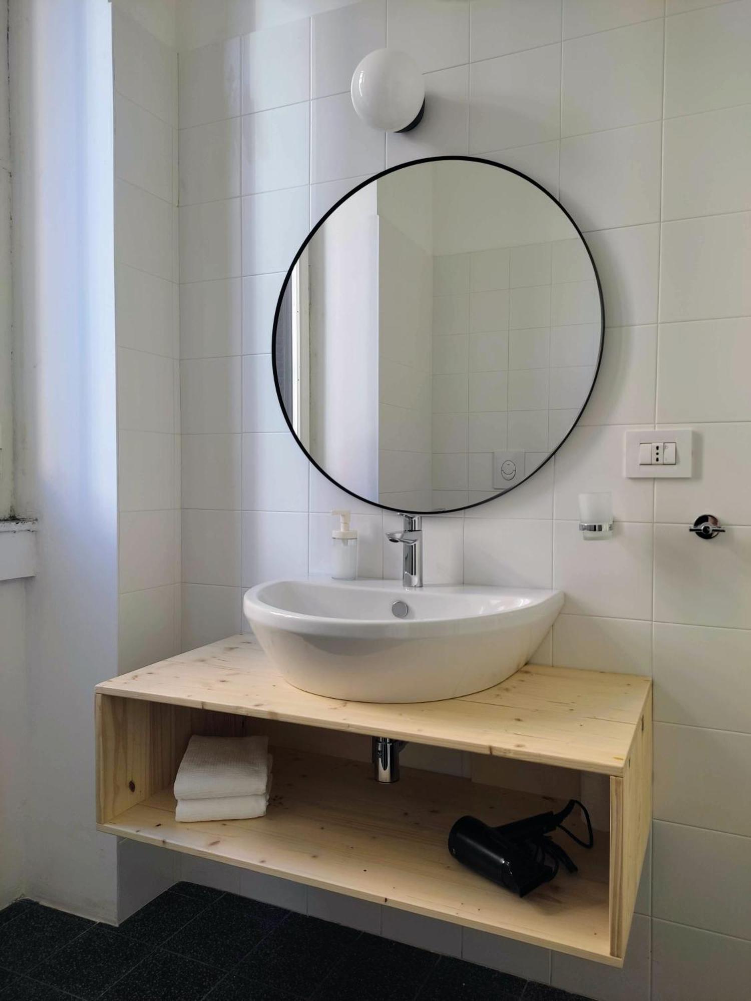 Lostabile Guesthouse & Coworking Bari Exteriör bild