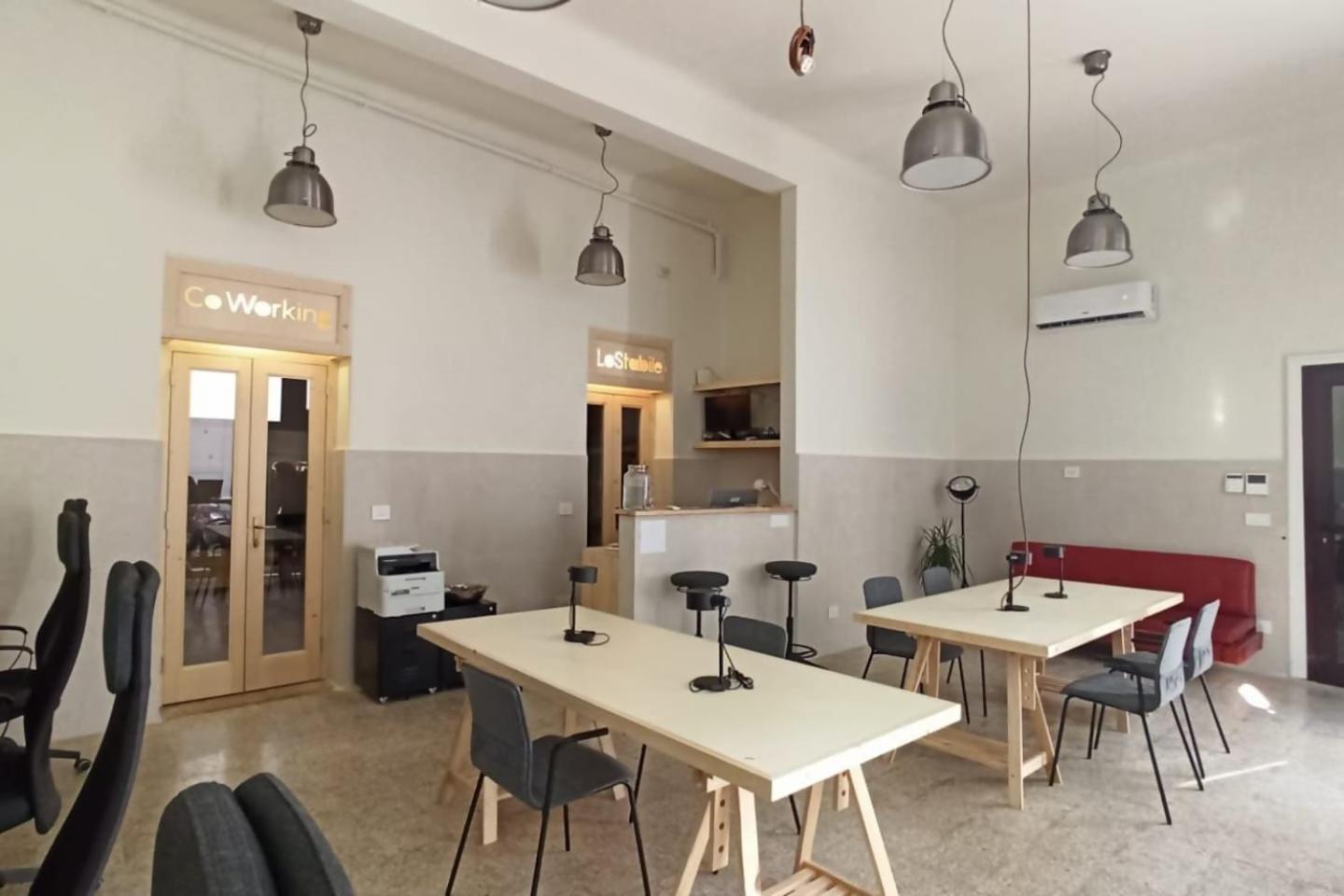Lostabile Guesthouse & Coworking Bari Exteriör bild