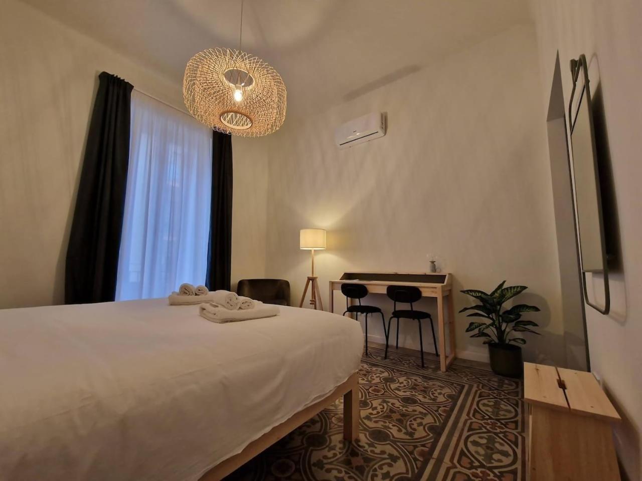 Lostabile Guesthouse & Coworking Bari Exteriör bild