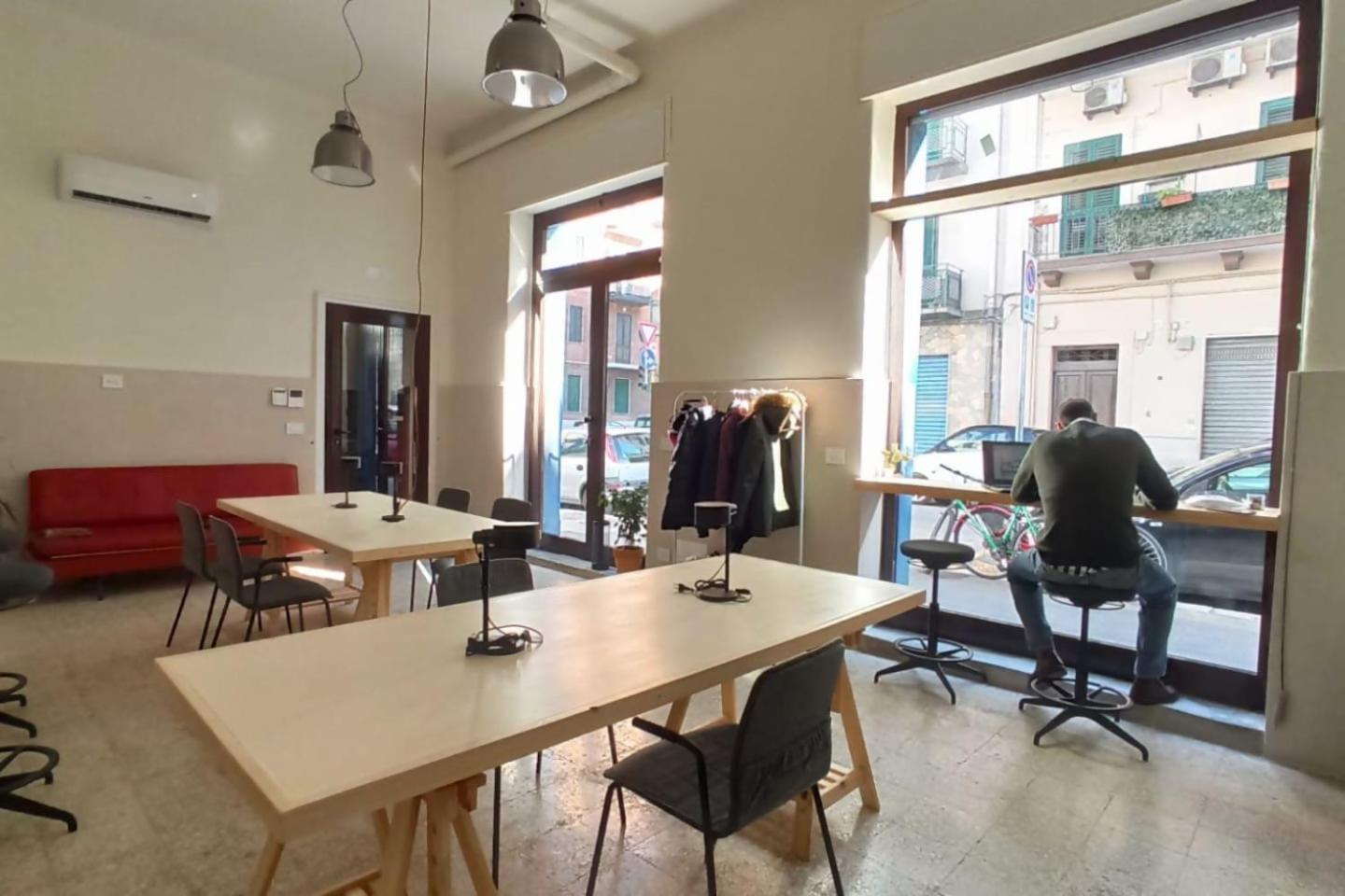 Lostabile Guesthouse & Coworking Bari Exteriör bild