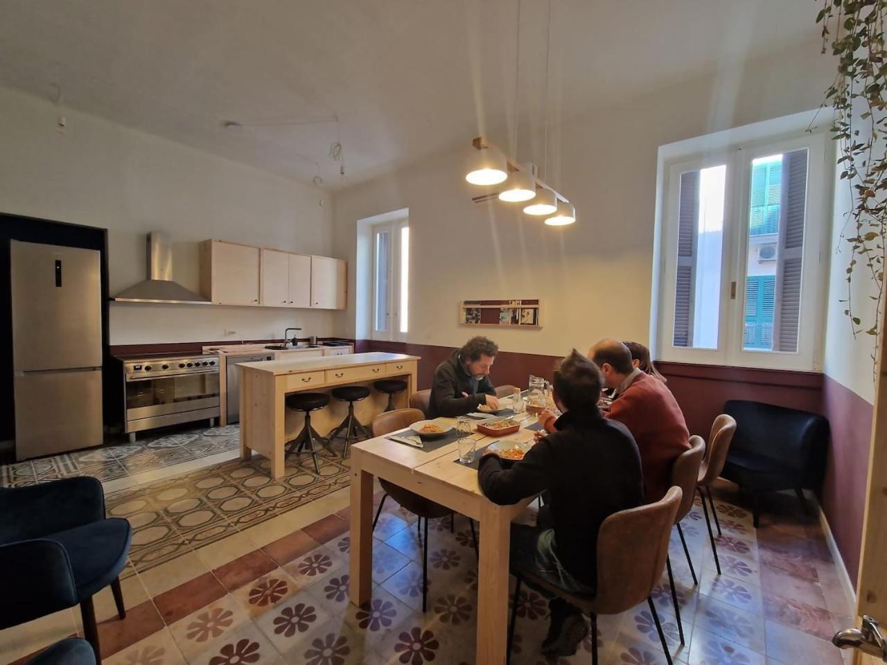 Lostabile Guesthouse & Coworking Bari Exteriör bild