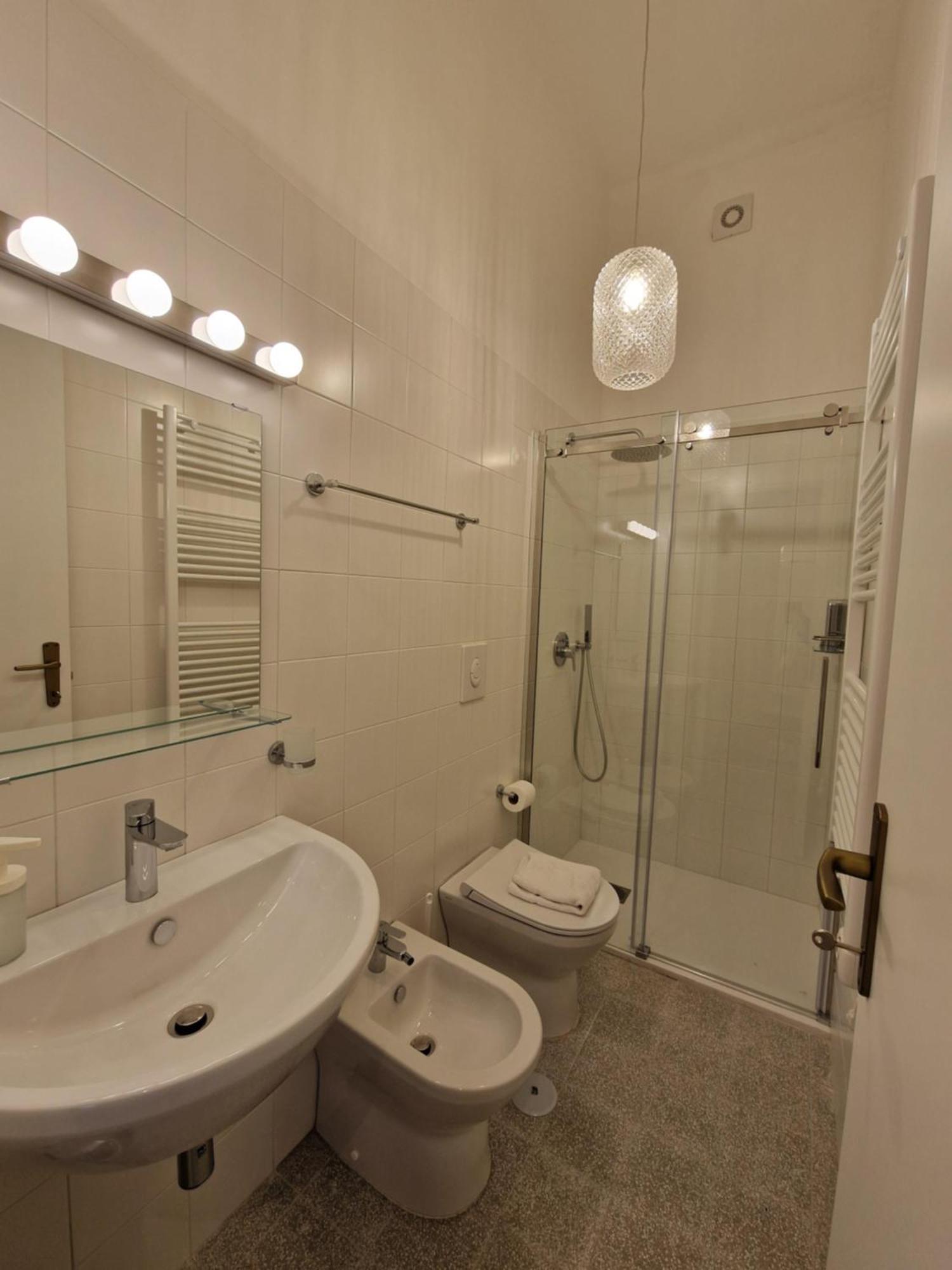 Lostabile Guesthouse & Coworking Bari Exteriör bild