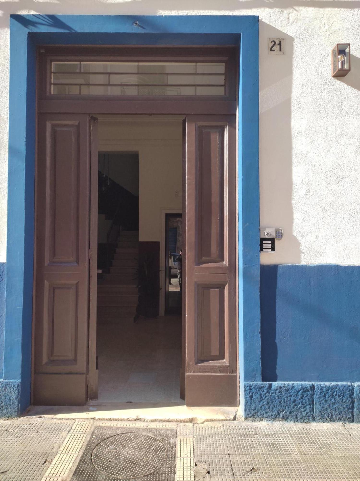 Lostabile Guesthouse & Coworking Bari Exteriör bild