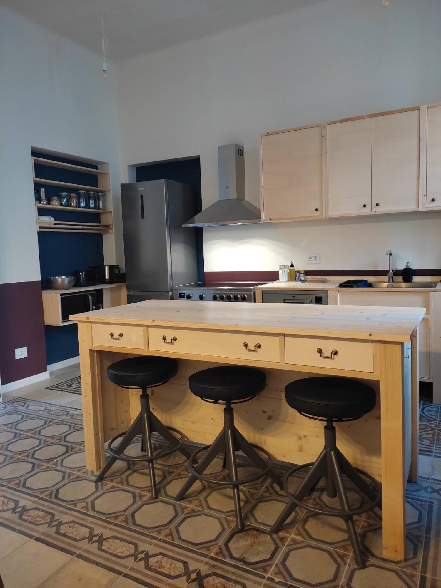 Lostabile Guesthouse & Coworking Bari Exteriör bild