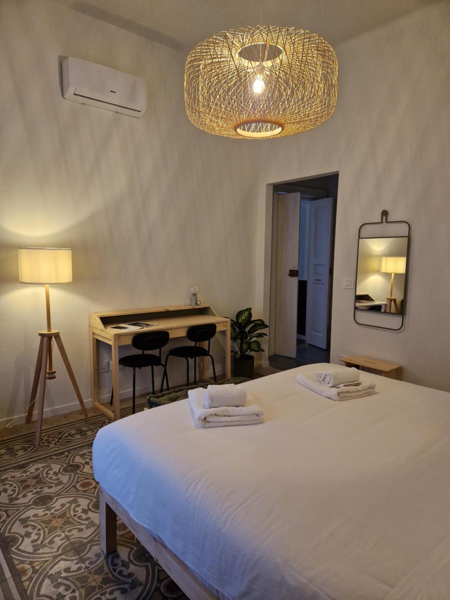 Lostabile Guesthouse & Coworking Bari Exteriör bild